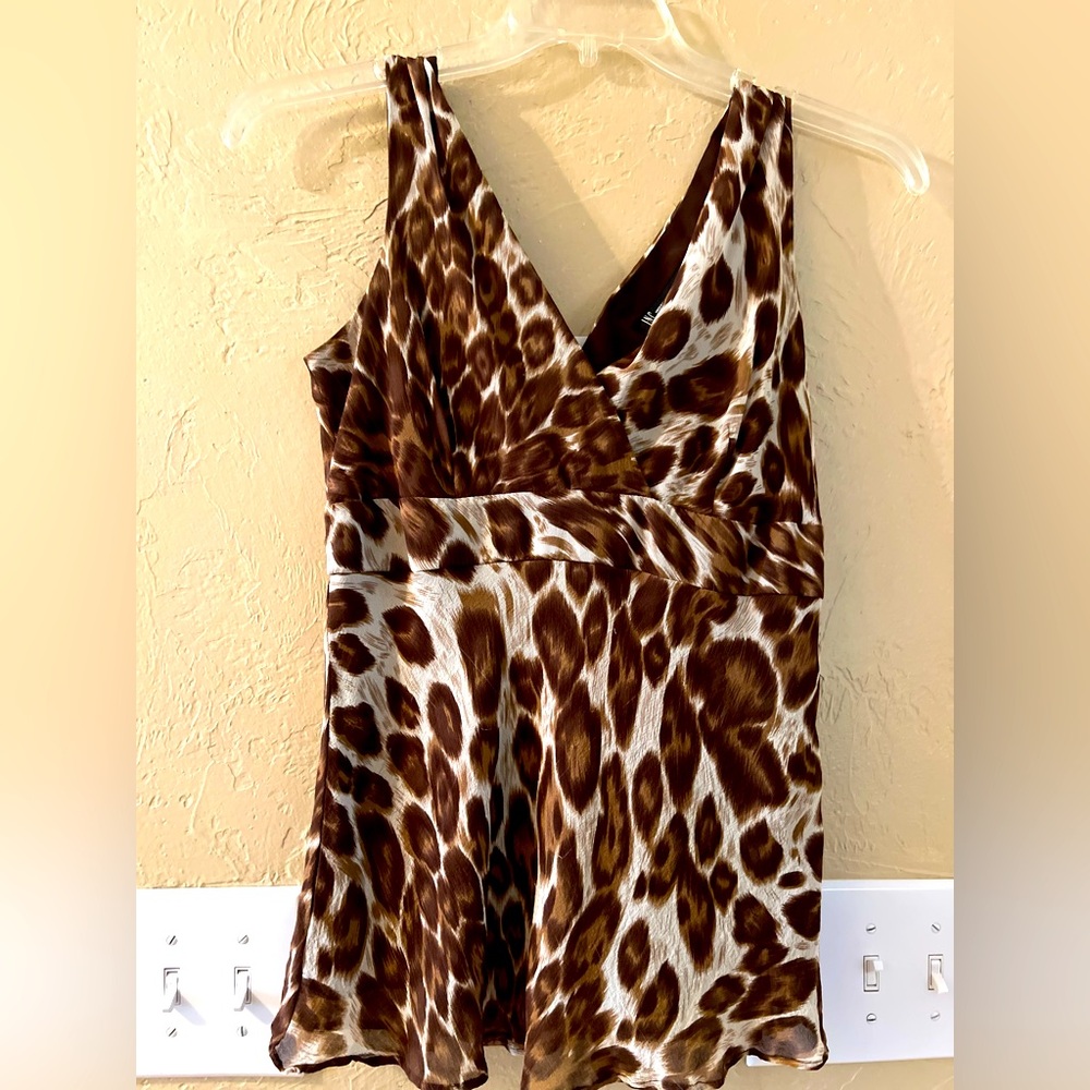 INC leopard print fitted side zip top with v neck front and back. Size 6.